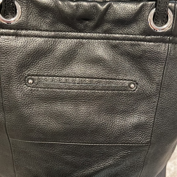 B Makowsky black leather shoulder handbag with silver chain - Picture 6 of 14